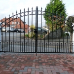 http://www.torbaysteelfabrications.co.uk/sites/default/files/galleria-gallery-images/Driveway%20gates%20with%20mortice%20style%20lock.jpg